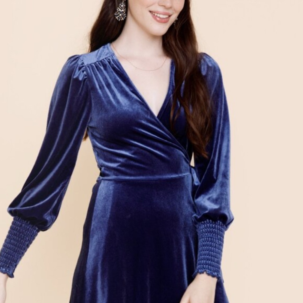 MeAmi Deep Blue Velvet Long Sleeve Dress